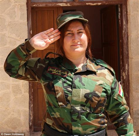 yazidi singer in iraq forms all female sun girls unit to fight isis daily mail online