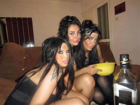 Iranian lesbian girl photos
