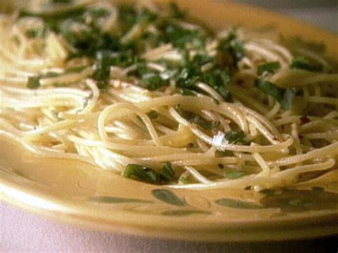 Spaghetti With Garlic Olive Oil And Red Pepper Flakes Recipe Giada