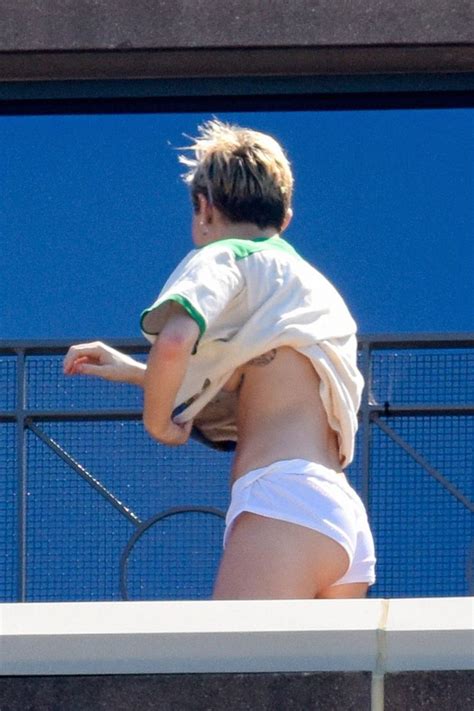 miley cyrus topless 24 photos thefappening