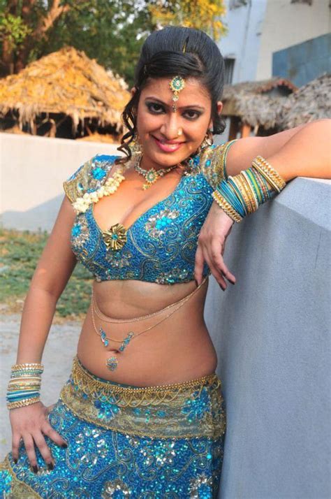 Tamil Hot Aunties Navel And Clevage Show Photos