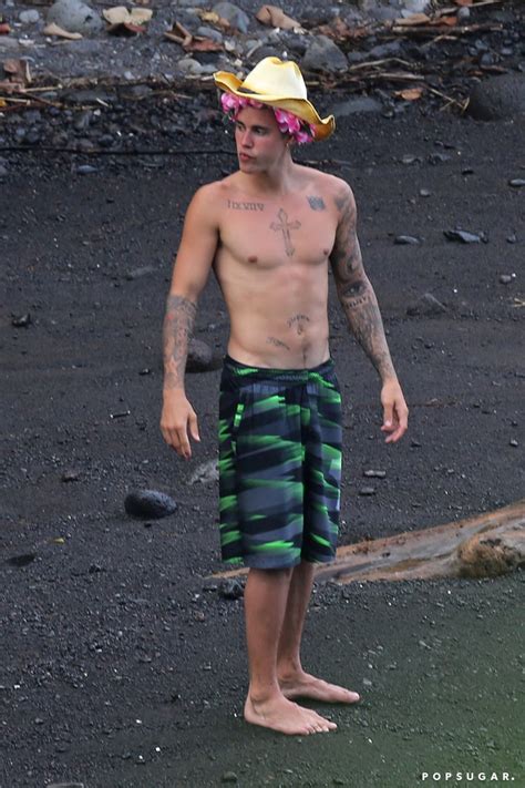 justin bieber shirtless pictures in hawaii august 2016 popsugar celebrity photo 1