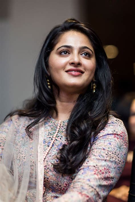 anushka shetty hot looking photos images and wallpapers
