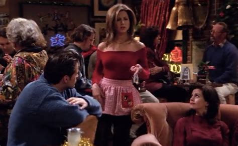 Your Mind Is About To Be Blown Rachel Wore A Central Perk Uniform On