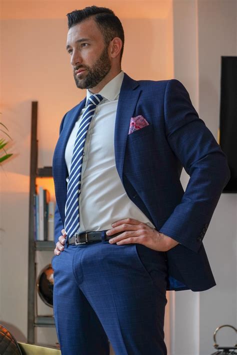 Pin By Tom On Man In Suit Homme En Costume In 2021 Well Dressed Men