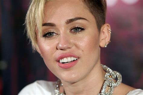 miley cyrus wants you to free your nipples