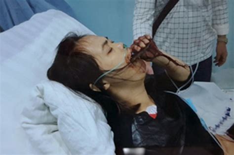 Chinese Woman Stuffs Chopsticks Down Throat After Allergic