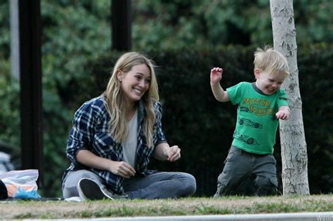 why did hilary duff and mike comrie separate