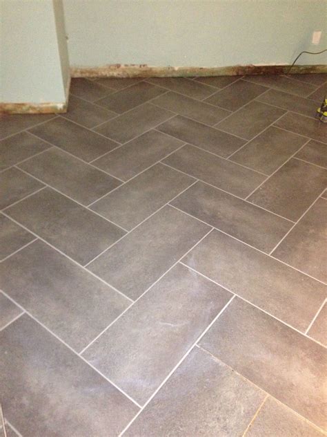 trafficmaster coastal grey      vinyl tile flooring  sq