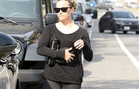 Viral Curiosity Reese Witherspoon Cameltoe After Yoga