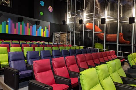 cineplex opens  theatre  centre mall  ckom