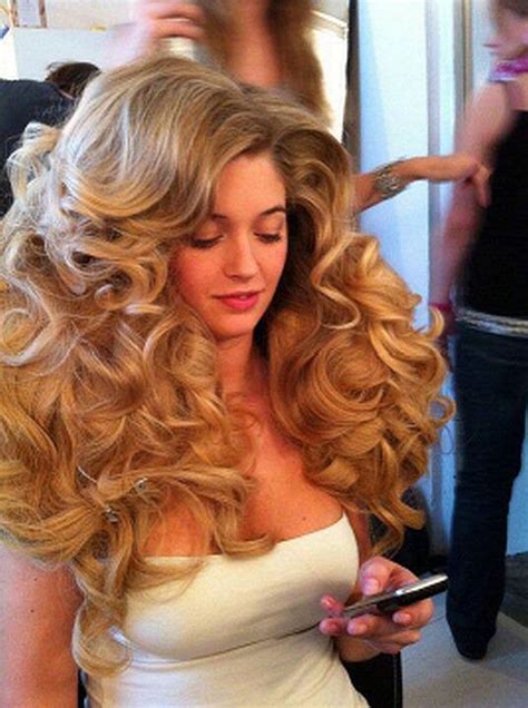 gorgeous    perfect blonde color hairstyle  long hair teased hair long hair