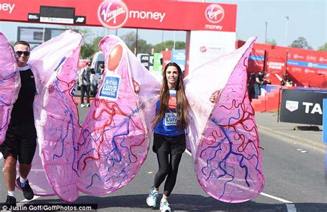 katie price runs london marathon in a lung costume for ill mother daily mail online