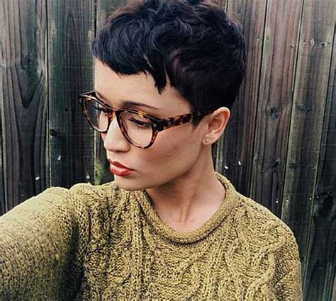 Short Hair Pixie Cut Hairstyle With Glasses Ideas 52