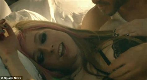avril lavigne strips down to her lingerie in racy new video what the hell daily mail online