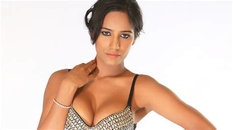 poonam pandey and her exciting sexting tips bollywood hungama