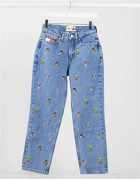 Джинсы в винтажном стиле со сплошной вышивкой персонажей Tommy Jeans X