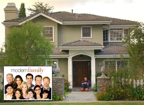phil  claire dunphys modern family house  sale