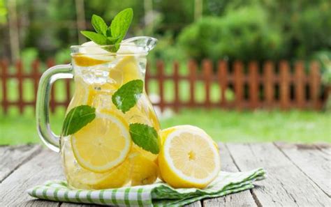 perlu dicoba  membuat air lemon  diet mudah  bisa detox