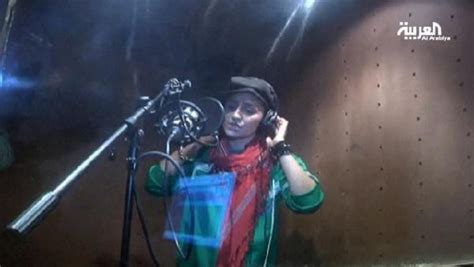 veiled egyptian rapper speaks for women s rights