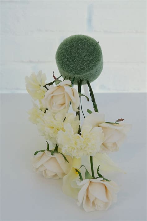 simple   beautiful diy cascading wedding bouquet