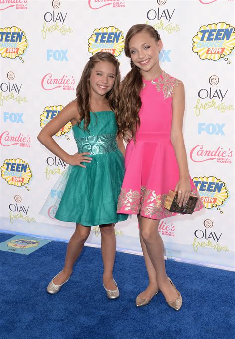 7 Cute Mackenzie And Maddie Ziegler Sister Moments Because Maddie Isn T