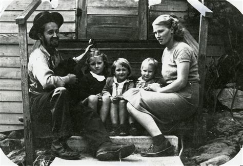 woody guthrie   family   courtesy   woody guthrie