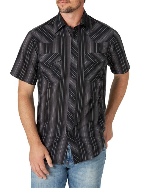 wrangler men s short sleeve two pocket plaid western shirt