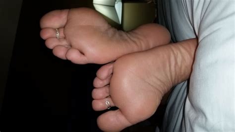 candid feet of gf mature porn photo