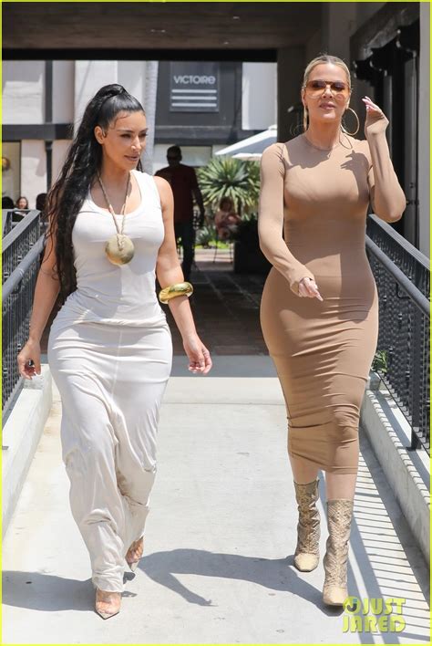 kim and khloe kardashian flaunt their curves in malibu photo 4282927