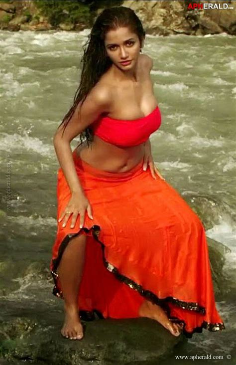 Actress Hot Images Anaika Soti Sexy Navel Armpits