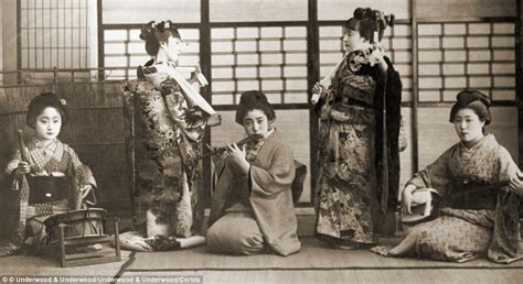 Memories Of The 1950s Geisha Stunning Photos Celebrate