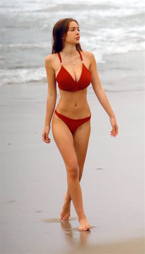 sexy model sophie mudd flashes big tits in bikini scandal planet