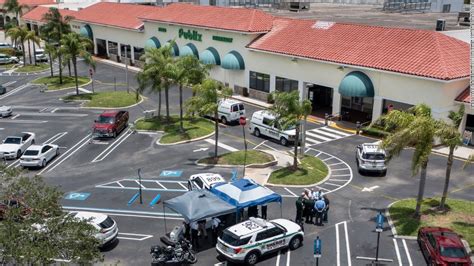 royal palm beach publix shooting 2 dead after shooting at a publix in