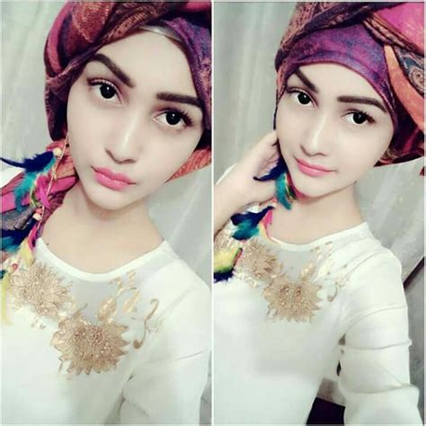 Pin By Namra On Style Cute Girl Poses Hijabi Girl