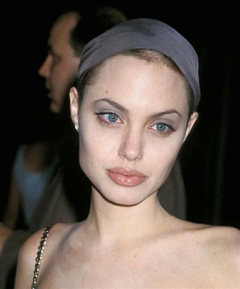 Angelina Jolie Panosundaki Pin