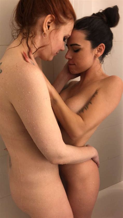 Maitland Ward Suttin Naked Lesbian Xmas 24 Pics