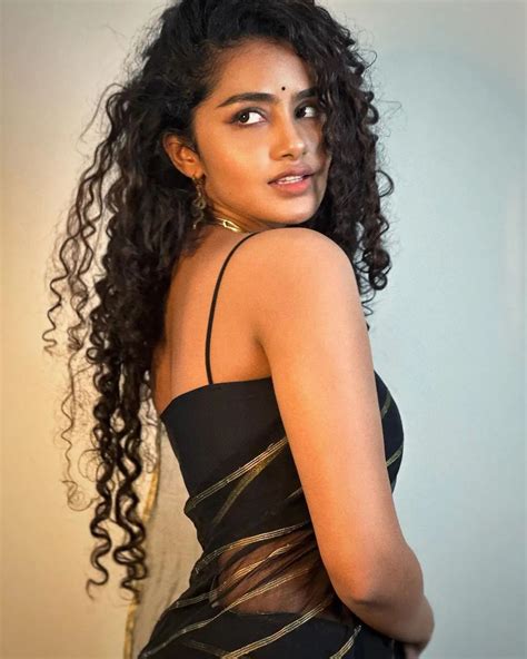 anupama parameswaran dazzles  black saree glam actress