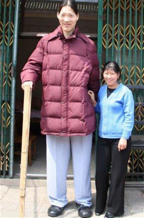 بلندترین زن جهان با قد 2 متر و 36 سانتی متر
