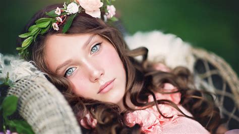 sexy cute and beautiful blue eyed brunette teen girl