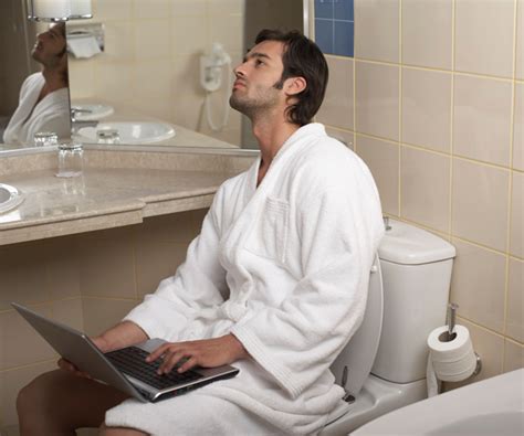 Guys’ Top 10 Bad Bathroom Habits