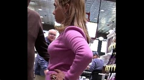 candid latina in yoga pants milf bubble butt street woman xvideos