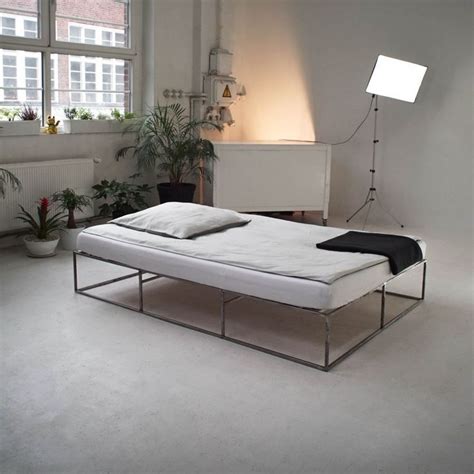 monoqi metallbett stahlbett metal bed minimalistisch tolle bett