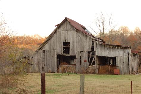 country barn  stock photo freeimagescom