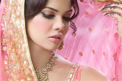 pakistani bridal makeup 2021 in urdu