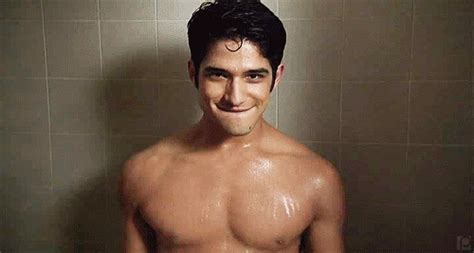 did teen wolf heartthrob tyler posey come out as gay to