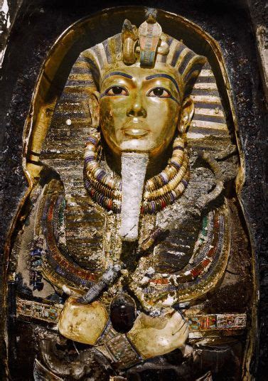 the discovery of king tut s tomb colourised photos exhibited in new