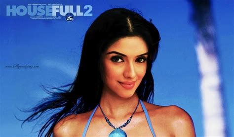 sexy images without clothes asin hot bikini housefull 2