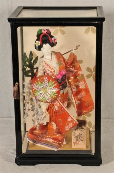 Japanese Geisha Doll In Silk Robes Glass Case Good Lot 310