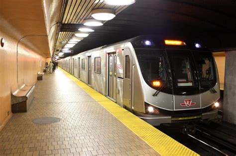 toronto  build   subway  queen street